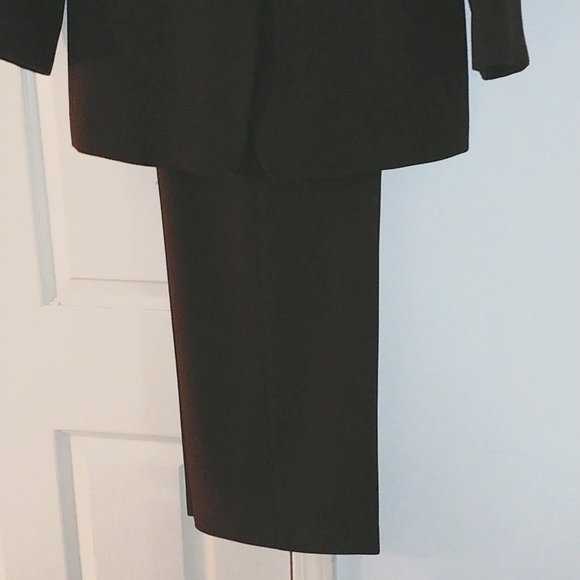 Jones New York Women's 2 Piece Suit - Tailored Jacket and Pants - Picture 2 of 9